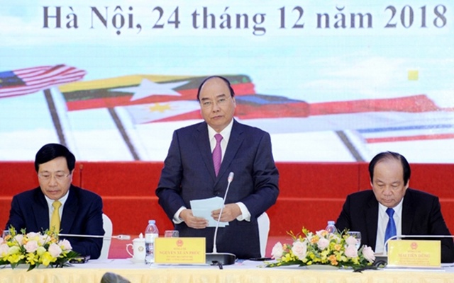 Thủ tướng Chính phủ Nguyễn Xuân Phúc phát biểu ý kiến tại Lễ ra mắt Ủy ban Quốc gia ASEAN 2020, ngày 24-12 tại Hà Nội.