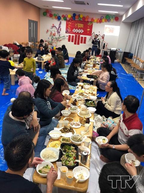 Chương trình đón xuân Kỷ Hợi của du học sinh ĐH Keimyung (thành phố Daegu) chỉ đơn giản là một bữa quây quần bên nhau, thân mật và ấm cúng.