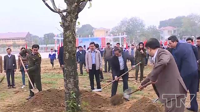 Ngay sau lễ phát động, các đại biểu cùng các tầng lớp nhân dân đã tham gia trồng cây tại sân vận động huyện, tại khuôn viên Tượng đài Chiến thắng trận đầu, ở xã Hoằng Trường, huyện Hoằng Hoá.