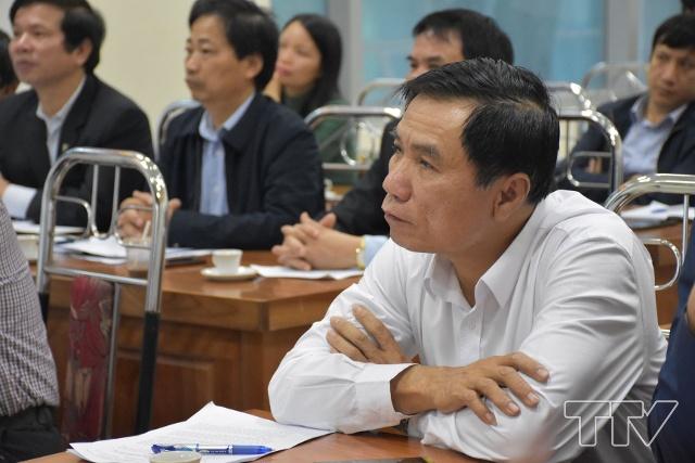 Đồng chí Phạm Đăng Quyền, Phó chủ tịch UBND tỉnh Thanh Hóa chăm chú lắng nghe những đề xuất của các đơn vị.