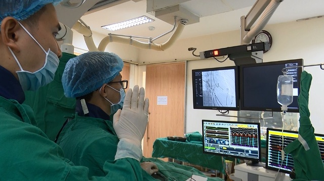 Với phương châm phục vụ là “Nhanh chóng - chính xác - thuận tiện - tiết kiệm”, lấy người bệnh là trung tâm, Bệnh viện Đa khoa tỉnh đã áp dụng nhiều kỹ thuật mới trong công tác điều trị, đưa dịch vụ kỹ thuật cao, hiện đại đến gần người dân, giúp cho người dân có điều kiện tiếp cận, thụ hưởng. 