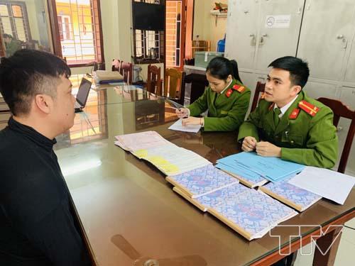 Đối tượng Ho&agrave;ng Quang H&ugrave;ng tại cơ quan điều tra.