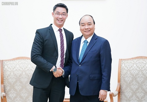 Thủ tướng Nguyễn Xuân Phúc và chuyên gia kinh tế Philipp Rosler - Ảnh: VGP/Quang Hiếu
