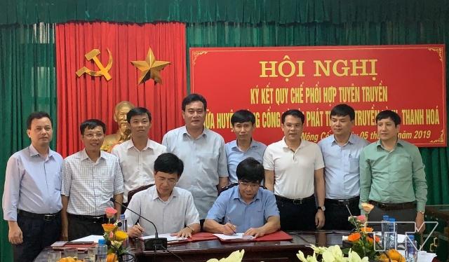Lãnh đạo Đài PTTH Thanh Hóa và lãnh đạo huyện Nông Cống ký kết quy chế phối hợp tuyên truyền