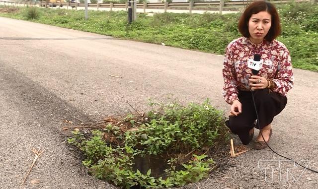 Nhiều miệng cống không nắp đậy nằm ngay giữa đường như thế này đã được phản ánh nhiều lần, thế nhưng đến nay vẫn tồn tại, là ẩn họa nguy hiểm cho người và phương tiện khi lưu thông qua đây.