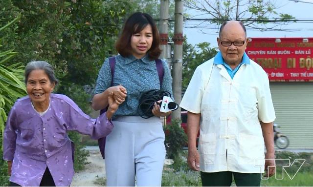 Đoàn làm phim gặp gỡ đôi vợ chồng người Thanh Hóa đã ở lại xây dựng cuộc sống tại nông trường Điện BIên sau chiến thắng Điện Biên Phủ năm 1954.