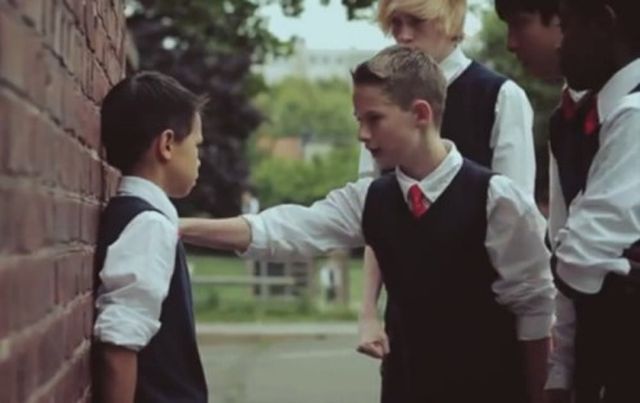 L&agrave;m g&igrave; khi con bạn bị bắt nạt?