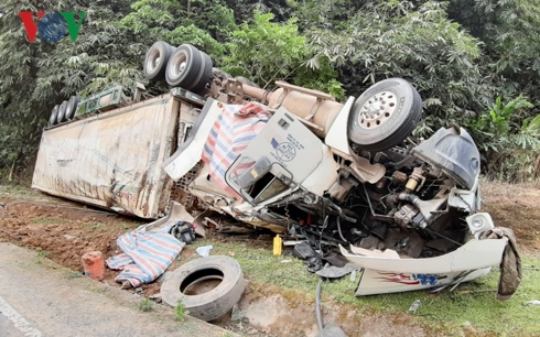 Chiếc xe hư hỏng nặng sau vụ tai nạn. 