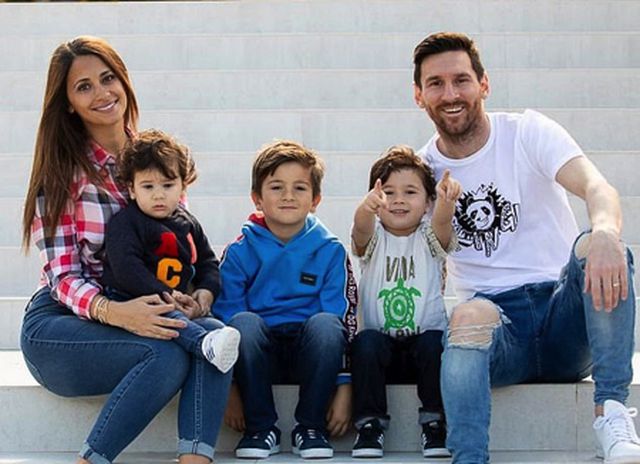 Messi and his wife and children had a happy weekend together