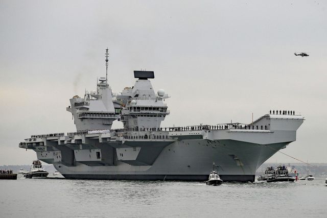 Tàu sân bay HMS Queen Elizabeth của Hải quân Hoàng gia Anh (Ảnh: AP)