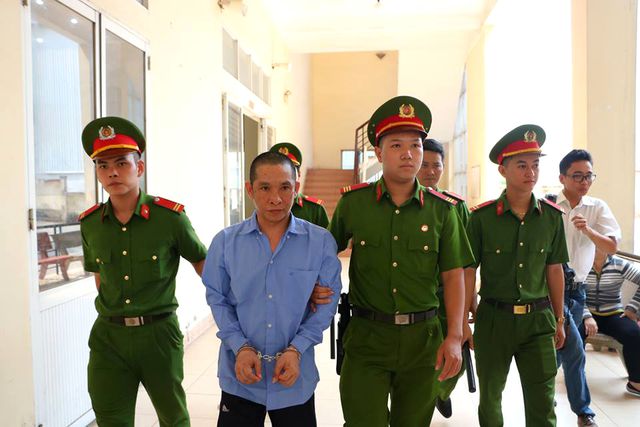 Tài xế lái xe khách gây tai nạn nghiêm trọng được đưa đến toà.