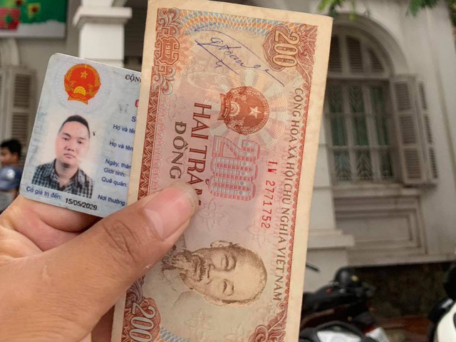 200 đồng mà anh Tùng được thối lại sau khi trả xong món nợ - Ảnh: Facebook nhân vật