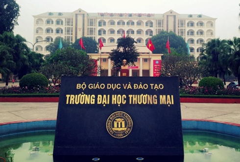 Đại học Thương Mại sẽ trả lại học phí cho thí sinh được nâng điểm tự viết đơn xin thôi học.