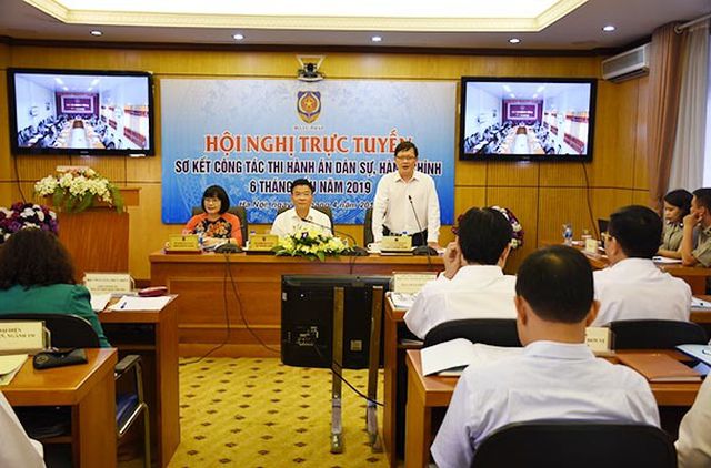 Bộ trưởng Bộ Tư pháp Lê Thành Long chủ trì hội nghị sơ kết công tác thi hành án dân sự ngày 19/4.