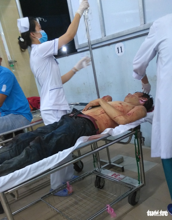 Anh Lê Minh Hải được cấp cứu tại Bệnh viện Đa khoa trung tâm Tiền Giang tối 1-4 - Ảnh: H.T.