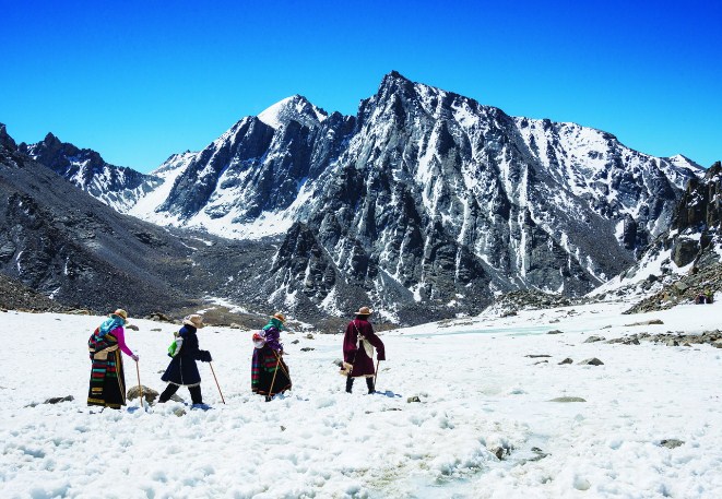 Dòng sông băng Karola tuyệt đẹp được xem là “đặc sản” tại Tây Tạng