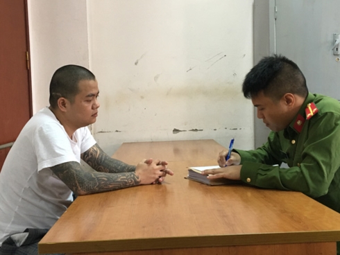Đối tượng Hoàng Văn Tuấn tại cơ quan công an