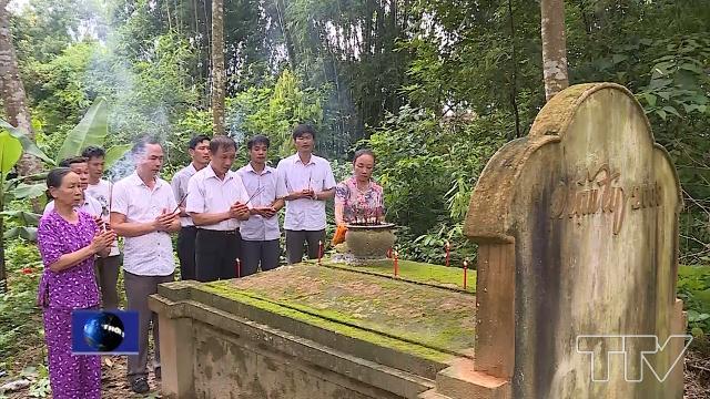Phần mộ mẫu thân Đào Cam Lộc.