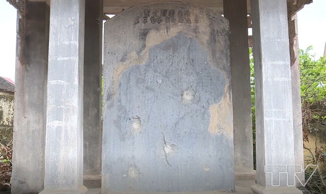 tấm bia Sùng Nghiêm Diên Thánh, dựng vào ngày 19 tháng 10 năm Mậu Tuất
