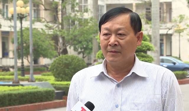 &Ocirc;ng Mai Khả Hằng - Ph&oacute; Chủ tịch UBND huyện Quảng Xương: Để tạo sự đồng thuận của người d&acirc;n, ch&uacute;ng t&ocirc;i đ&atilde; tập trung tuy&ecirc;n truyền cho người d&acirc;n hiểu &yacute; nghĩa của chuyển đổi chợ, c&ocirc;ng khai phương &aacute;n chuyển đổi chợ, đảm bảo quyền lợi cho c&aacute;c tiểu thương