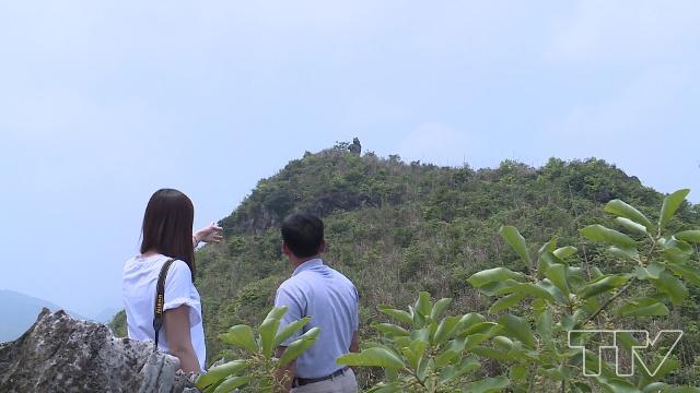 Khối đá rất giống hình cái chum.