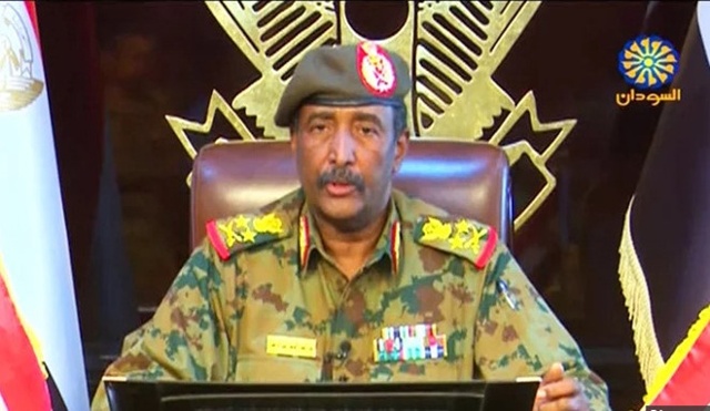Tân Chủ tịch Hội đồng quân sự lâm thời Sudan Abdel Fattah al-Burhan Abdelrahman đưa ra nhiều cam kết, nhưng người biểu tình vẫn chưa hài lòng