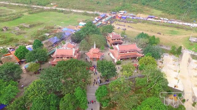 Điểm du lịch Hồ Cửa Đạt v&agrave; Đền Cầm B&aacute; Thước.