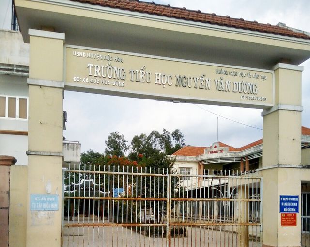 Trường Tiểu học Nguyễn Văn Dương (huyện Đức Hòa, tỉnh Long An) - nơi xảy ra sự việc.