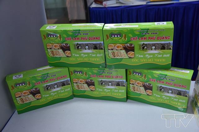 Chè Lam Phủ Quảng là một đặc sản được huyện Vĩnh Lộc mang đến giới thiệu tại Triển lãm. Chè lam Phủ Quảng từ xưa đã nức tiếng gần xa, những làng nghề làm chè lam truyền thống vẫn luôn lưu giữ và phát triển. Chè Lam nổi tiếng  thơm ngon với vị ngọt đậm đà của mật mía, dẻo thơm của hạt nếp, bùi ngậy của lạc nhân hòa quyện với hương gừng thơm cay. Du khách đến thăm di tích Thành nhà Hồ và các vùng phụ cận đều thưởng thức chè lam Phủ Quảng và lựa chọn mua về làm quà.