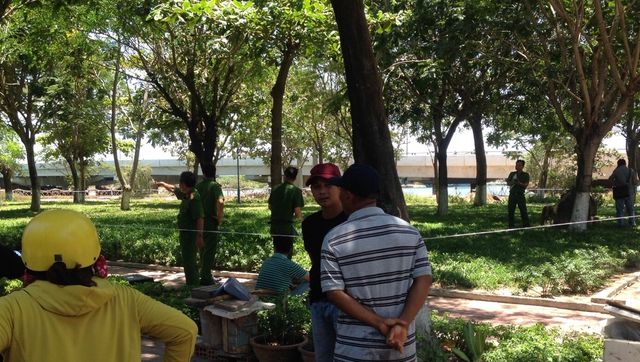2 nhóm thanh niên dùng dao, mã tấu... chém nhau khiến 1 người chết chỉ vì mâu thuẫn khi mua bánh mì.