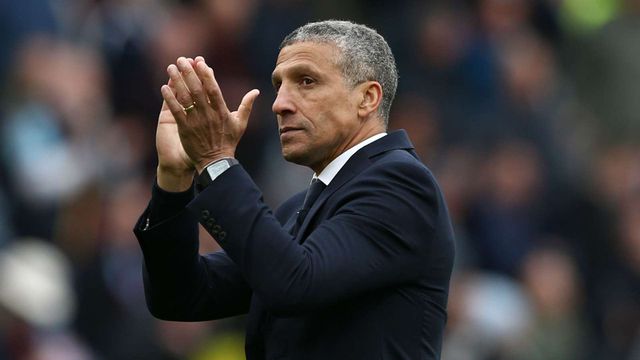 HLV Chris Hughton bị sa thải ngay sau khi mùa giải kết thúc