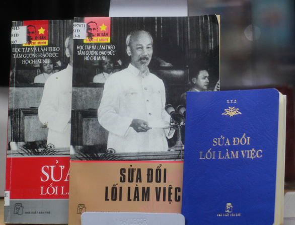 Bìa sách Sửa đối lối làm việc (Hồ Chí Minh) được NXB Trẻ in trong ba lần phát hành 2007, 2013, 2018 - Ảnh: MAI THỤY