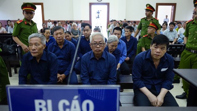 Các bị cáo tại tòa. (ảnh: Phạm Nguyễn).