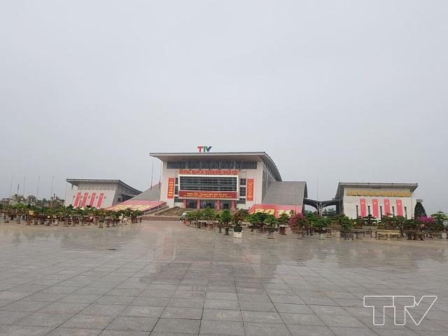 Hơn 4000 nghìn cây cảnh được trưng bày trong khuôn viên Đài Phát thanh  và Truyền hình Thanh Hóa.