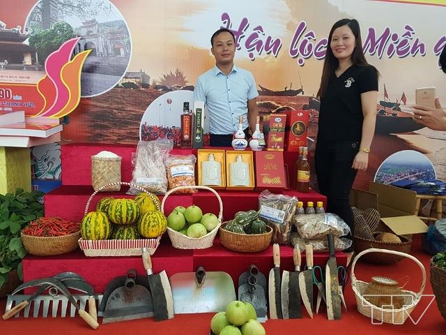  Gian trưng bày của huyện Hậu Lộc được trưng bày khá gọn gàng và đẹp mắt.