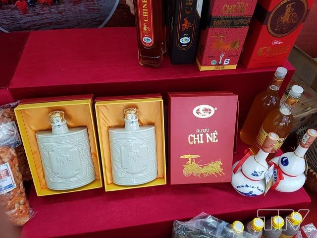 ượu Chi Nê  được lấy từ cái tên của làng Chi Nê,Xã Cầu Lộc, Huyện Hậu Lộc, tỉnh Thanh Hoá. Xã Cầu Lộcđược biết đến với nghề truyền thống sản xuất rượu đặc sản thơm ngon tinh khiết chuyên cung cấp cho các tầng lớp quan lại triều đình phong kiến. Toàn xã có 90 – 95% hộ gia đình sinh sống bằng nghề nấu rượu.