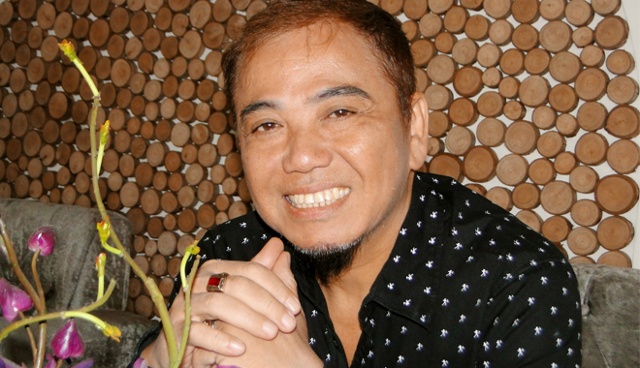  Nghệ sĩ Hồng Tơ.