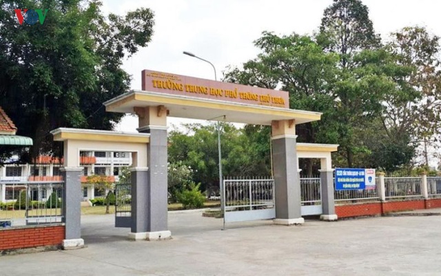 Trường PTTH Thủ Thừa, Long An nơi Nguyễn Văn Đức làm Hiệu trưởng.