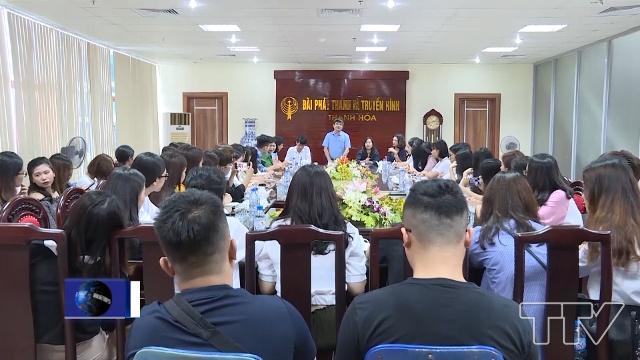 Đoàn công tác của Học viện Báo chí và Tuyên truyền gồm các giảng viên, sinh viên ngành Phát thanh và truyền hình đã tham quan, tìm hiểu thực tế tại Đài PT&TH Thanh Hóa.