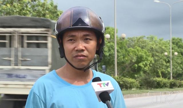 Anh Bùi Văn Minh, thị trấn Quảng Xương: Tôi hay đi qua đoạn đường này thấy tình trạng đường nhiều rãnh sâu rất nguy hiểm cho người tham gia giao thông