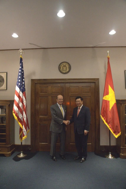 Phó Thủ tướng, Bộ trưởng Bộ Ngoại giao Phạm Bình Minh đã gặp Bộ trưởng Thương mại Wilbur Ross