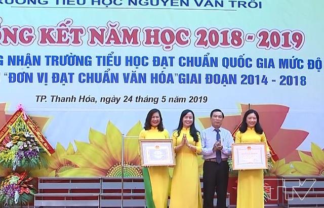 đồng chí Phạm Đăng Quyền - Phó Chủ tịch UBND tỉnh đã trao bằng công nhận Trường Tiểu học Nguyễn Văn Trỗi đạt chuẩn quốc gia mức độ 2 và đơn vị đạt chuẩn cơ quan văn hóa giai đoạn 2014- 2018
