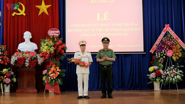 Ông Bùi Xuân Thắng nhận quyết định bổ nhiệm làm Giám đốc Công an tỉnh Bình Phước.