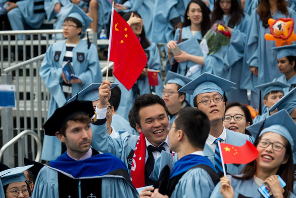 Sinh viên Trung Quốc trong lễ tốt nghiệp tại Đại học Columbia của Mỹ - Ảnh chụp màn hình