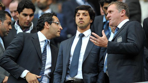  Ông chủ CLB Man City Sheikh Mansour (thứ 2 từ phải sang).