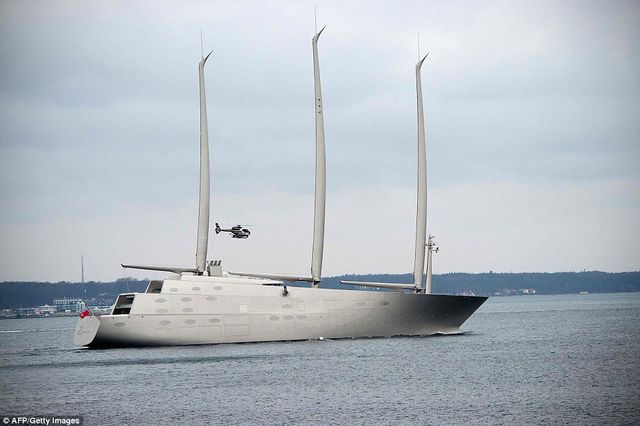 Si&ecirc;u du thuyền n&agrave;y c&oacute; độ d&agrave;i gần 143m.