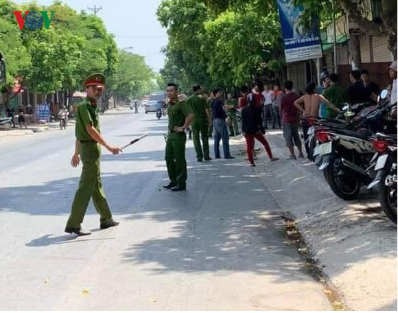 Công an phong tỏa hiện trường, điều tra vụ việc. (Ảnh: Duy Nhiên)