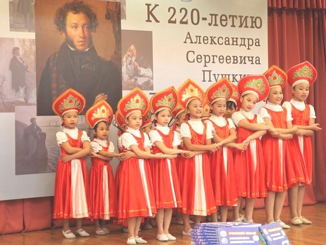 Tiết mục biểu diễn của các em thiếu nhi tại lễ kỷ niệm 220 năm ngày sinh A.S. Pushkin. Ảnh: VGP/Nhật Nam