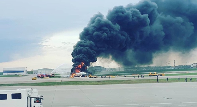 Có 41 trong tổng số 78 người trên máy bay thiệt mạng sau khi chuyến bay mang số hiệu Su 1492 của hãng Aeroflot gặp nạn lúc hạ cánh và bốc cháy - Ảnh: RT.