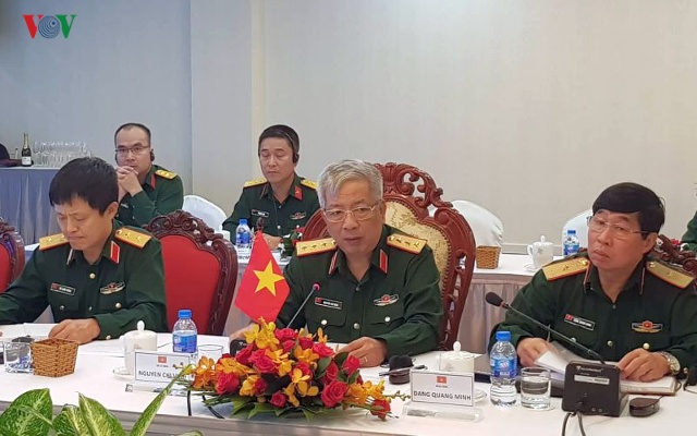 Thượng tướng Nguyễn Chí Vịnh, Thứ trưởng Bộ Quốc phòng  cùng đoàn công tác Việt Nam tại buổi đối thoại.